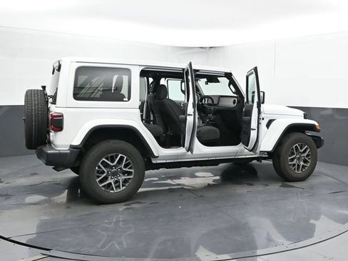 Used 2025 Jeep Wrangler Unlimited Sahara AWD/4WD image 55