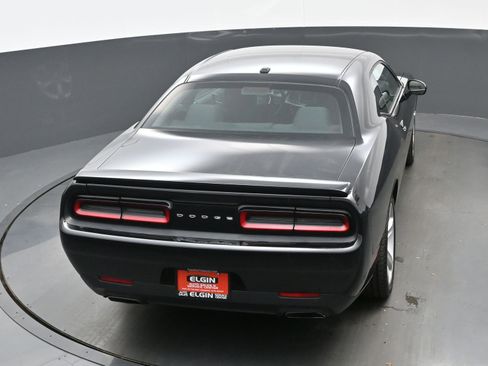 Used 2017 Dodge Challenger R/T image 33