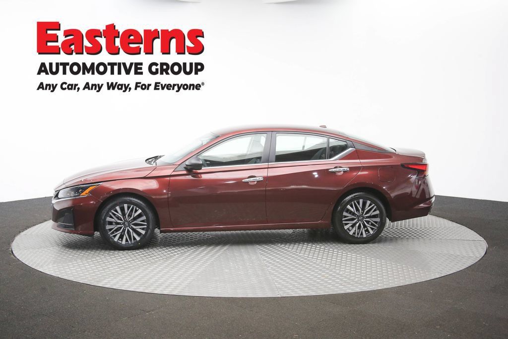 Used 2025 Nissan Altima 2.5 SV FWD image 57