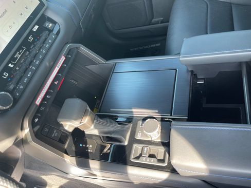 Used 2026 Toyota Sequoia Platinum AWD/4WD image 23