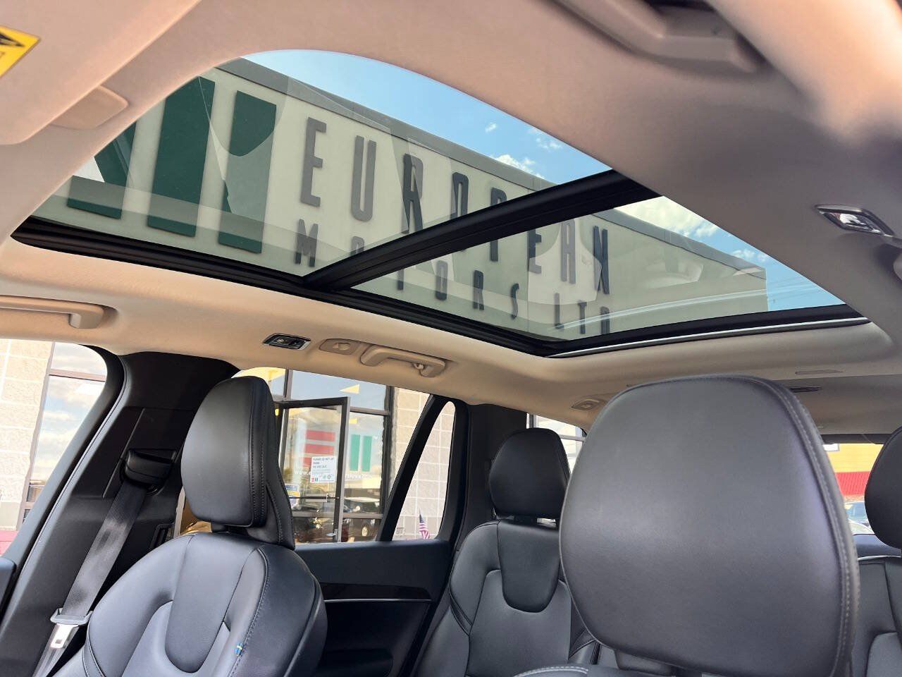 Used 2019 Volvo XC90 T5 Momentum w/ Multimedia Package AWD/4WD image 28