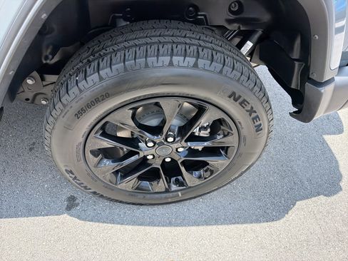 Used 2025 Jeep Wrangler Unlimited Sahara AWD/4WD image 12