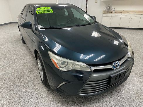 Used 2015 Toyota Camry LE image 3