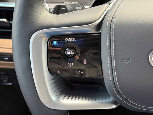 New 2025 INFINITI QX80 Sensory image 21