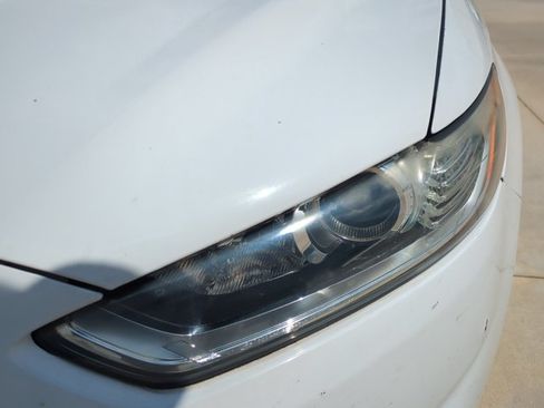 Used 2016 Ford Fusion SE FWD image 9