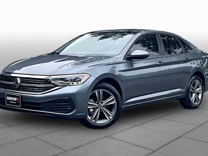 Used 2023 Volkswagen Jetta SE w/ Panoramic Sunroof Package
