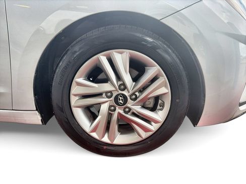 Used 2020 Hyundai Elantra SEL FWD image 34