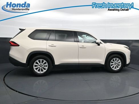 Used 2024 Toyota Grand Highlander FWD image 11