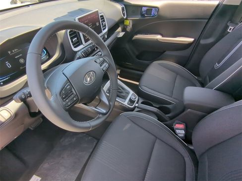 New 2025 Hyundai Venue Limited image 17
