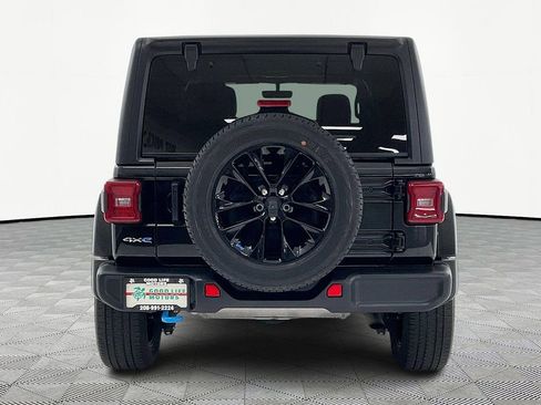 Used 2023 Jeep Wrangler Unlimited Sahara image 5