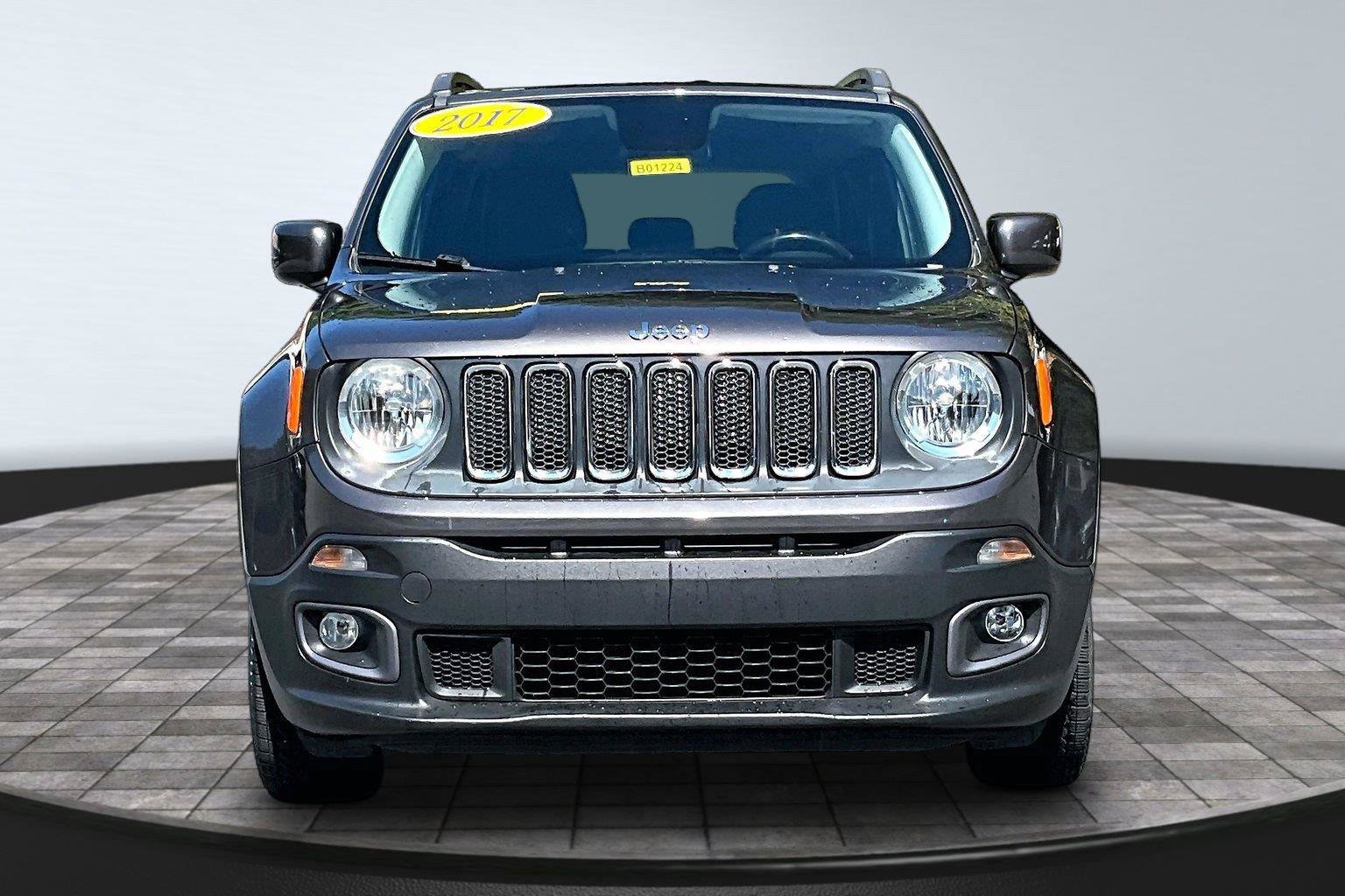 Used 2017 Jeep Renegade Latitude AWD/4WD image 2