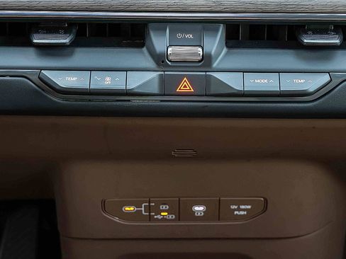 Certified 2024 Kia EV9 Land image 13