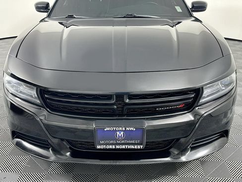 Used 2016 Dodge Charger SXT RWD image 2