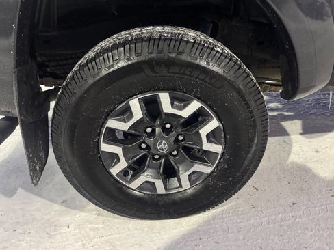 Used 2015 Toyota Tacoma PreRunner image 17