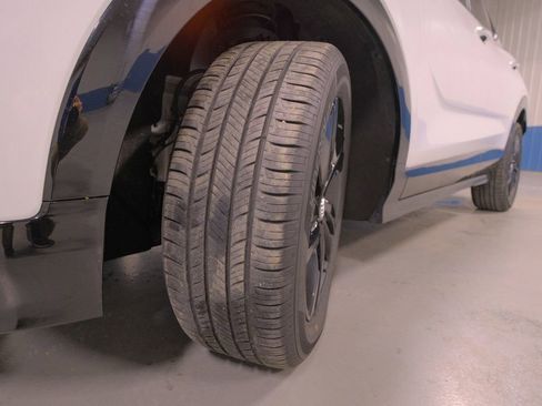 Used 2024 Buick Encore GX Sport Touring image 38