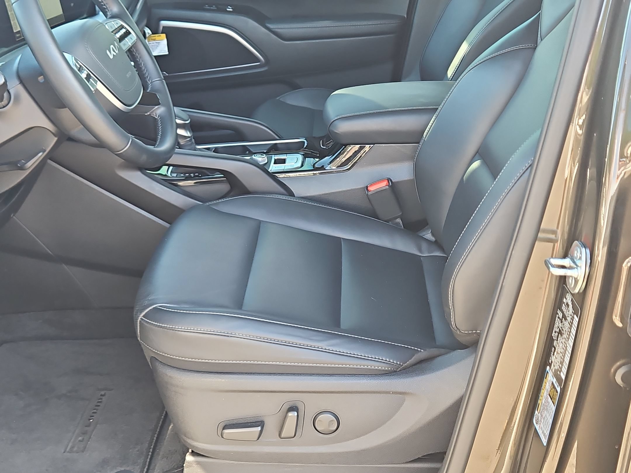 Used 2025 Kia Telluride S FWD image 22