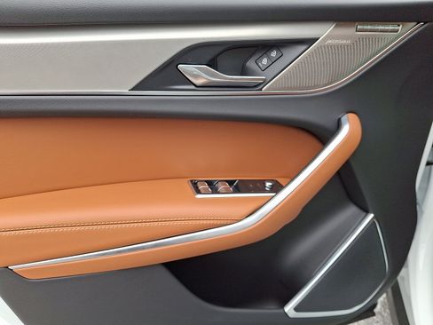 Used 2026 Jaguar F-PACE R-Dynamic S image 12