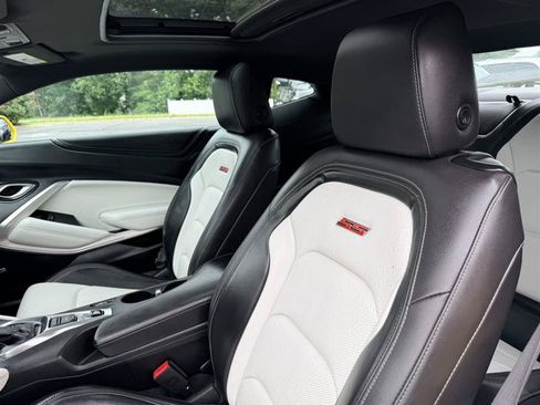 Used 2018 Chevrolet Camaro SS RWD image 21