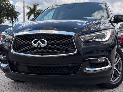 Used 2020 INFINITI QX60 Luxe w/ Essential Package FWD image 2
