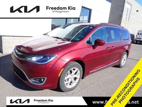 Used 2017 Chrysler Pacifica Touring-L w/ Tire & Wheel Group image 1