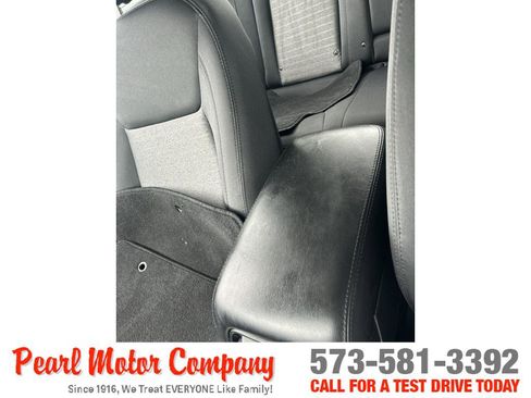 Used 2021 Chrysler 300 Touring w/ Sport Appearance Package RWD image 19