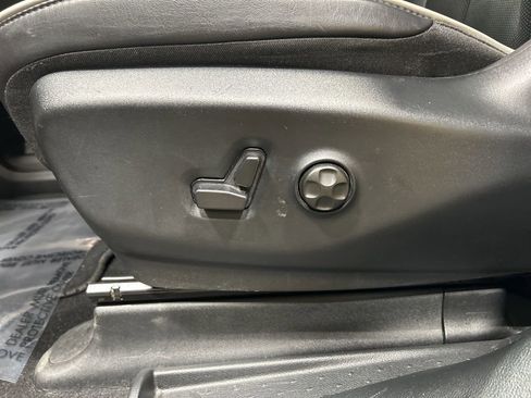 Used 2025 Chrysler Pacifica Limited FWD image 18