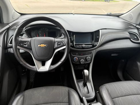 Used 2017 Chevrolet Trax LT w/ LT Convenience Package AWD/4WD image 13
