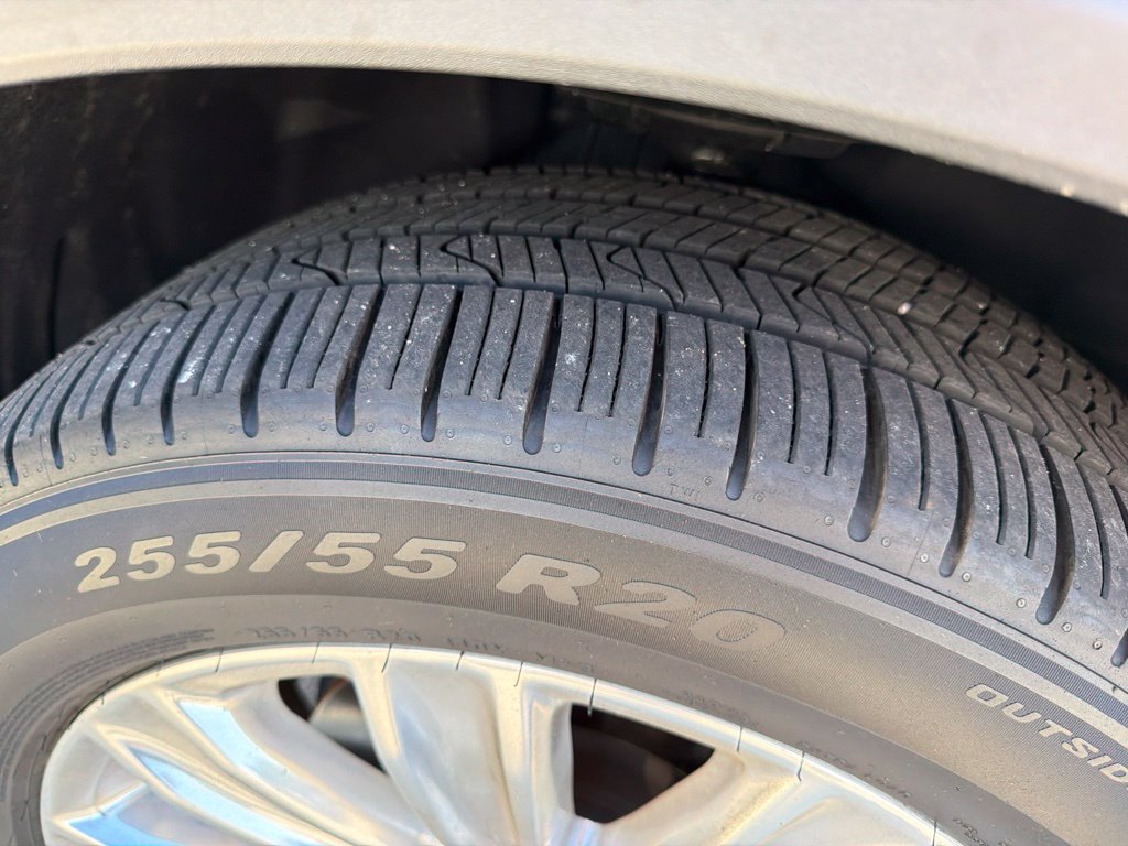 Used 2023 Ford Explorer Limited w/ Limited Technology Package RWD image 5