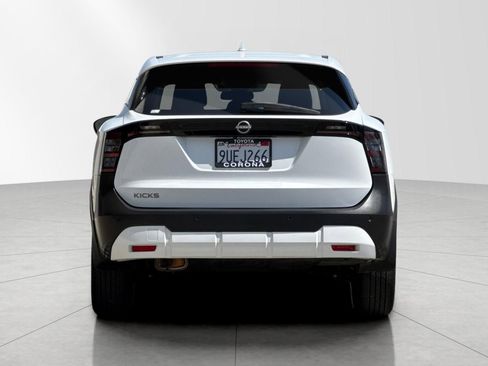 Used 2025 Nissan Kicks SV image 4