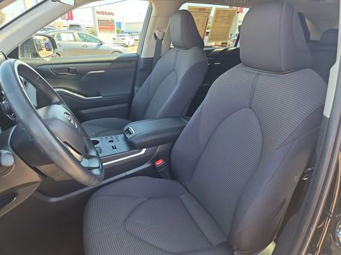 Used 2025 Toyota Highlander LE image 15