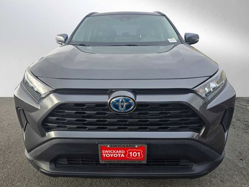 Used 2021 Toyota RAV4 LE image 8