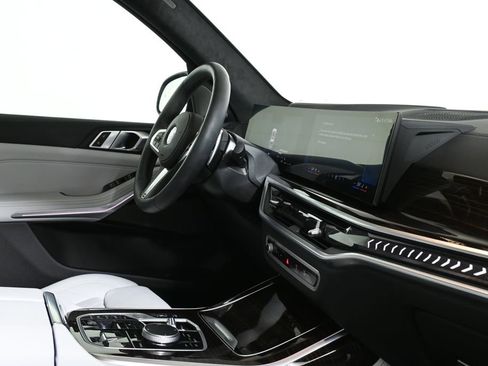 Certified 2026 BMW X7 xDrive40i w/ M Sport Package image 34