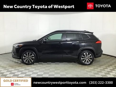 Used 2022 Toyota Corolla Cross XLE image 4