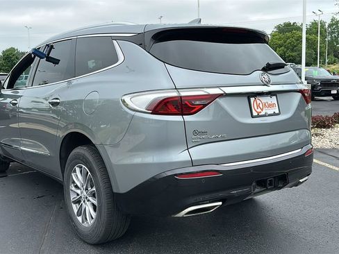 Used 2023 Buick Enclave Essence AWD/4WD image 6