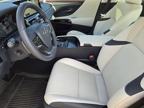 New 2025 Lexus ES 350 w/ Premium Package image 9