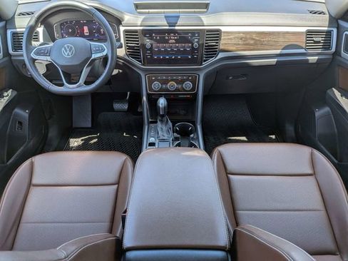 Certified 2023 Volkswagen Atlas SE w/ Black Wheel Package FWD image 13