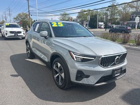Certified 2025 Volvo XC40 B5 Plus AWD/4WD image 6