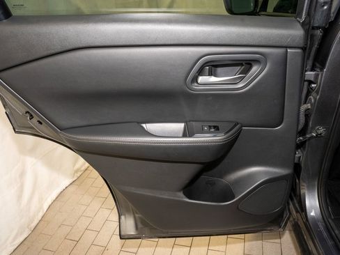 Used 2024 Nissan Rogue SV image 10