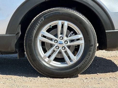 Used 2022 Ford Explorer XLT image 29