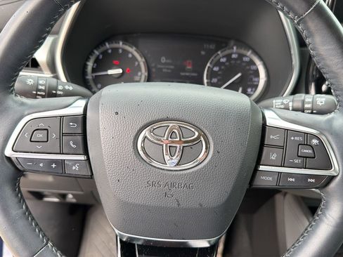 Used 2020 Toyota Highlander Platinum w/ Preferred Accessory Package AWD/4WD image 14