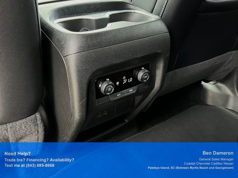 Used 2025 Chevrolet Traverse LT FWD image 17