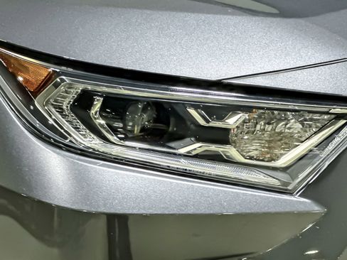 Used 2021 Toyota RAV4 XLE w/ Convenience Package image 10