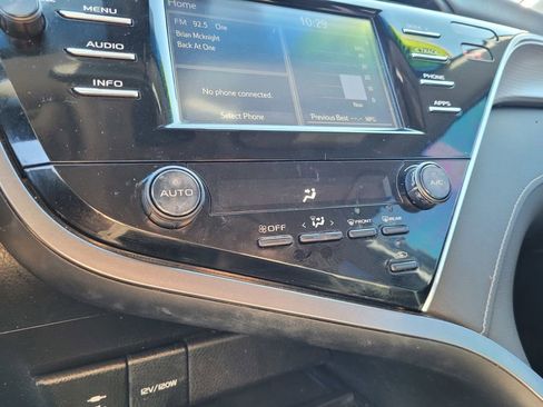 Used 2018 Toyota Camry SE image 16