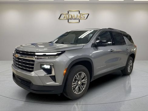 Certified 2026 Chevrolet Traverse LT w/ Driver Confidence Package FWD image 1