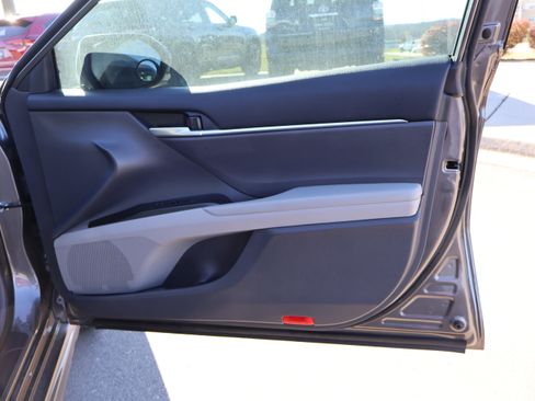 Used 2024 Toyota Camry SE image 9