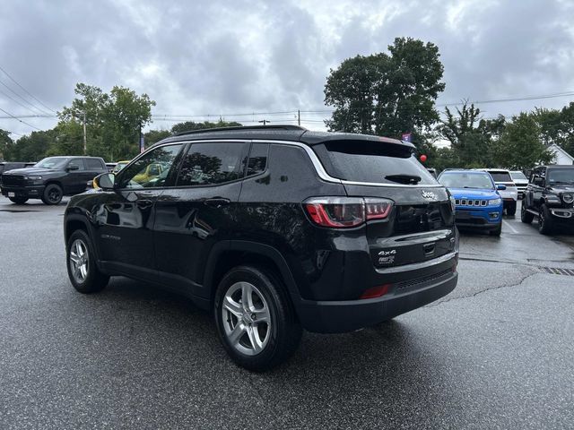 Used 2023 Jeep Compass Latitude AWD/4WD image 5