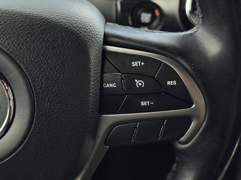 Used 2020 Jeep Grand Cherokee Altitude RWD image 19