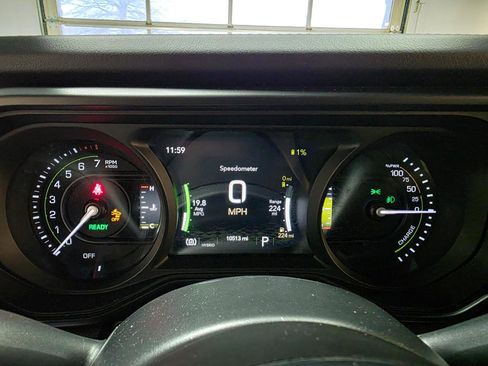 Used 2025 Jeep Wrangler Sahara image 41