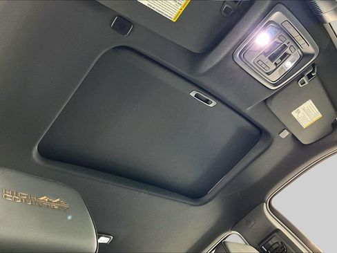 Used 2024 Chevrolet Silverado 1500 High Country w/ High Country Premium Package AWD/4WD image 23