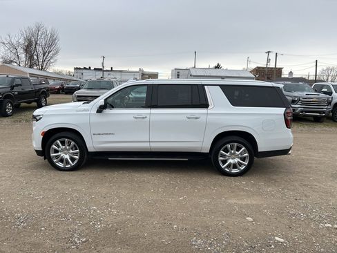 Used 2024 Chevrolet Suburban High Country image 2